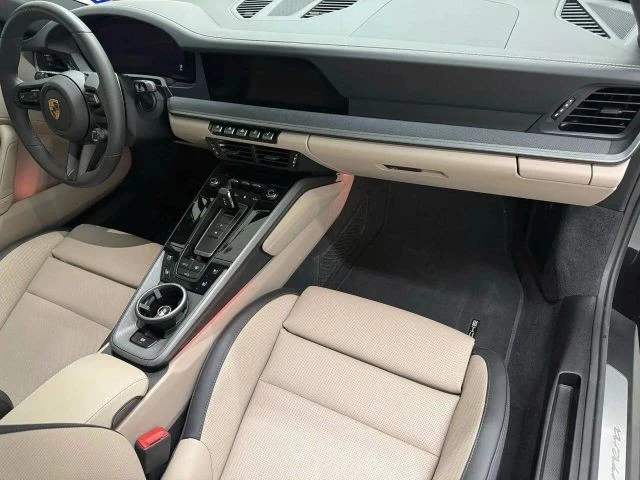 2025 Porsche 911 - Image 10 of 31