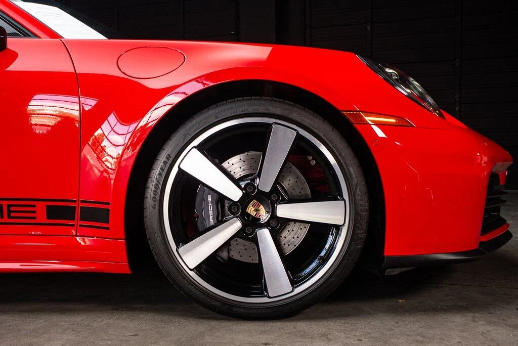 2025 Porsche 992 Carrera - Image 15 of 31
