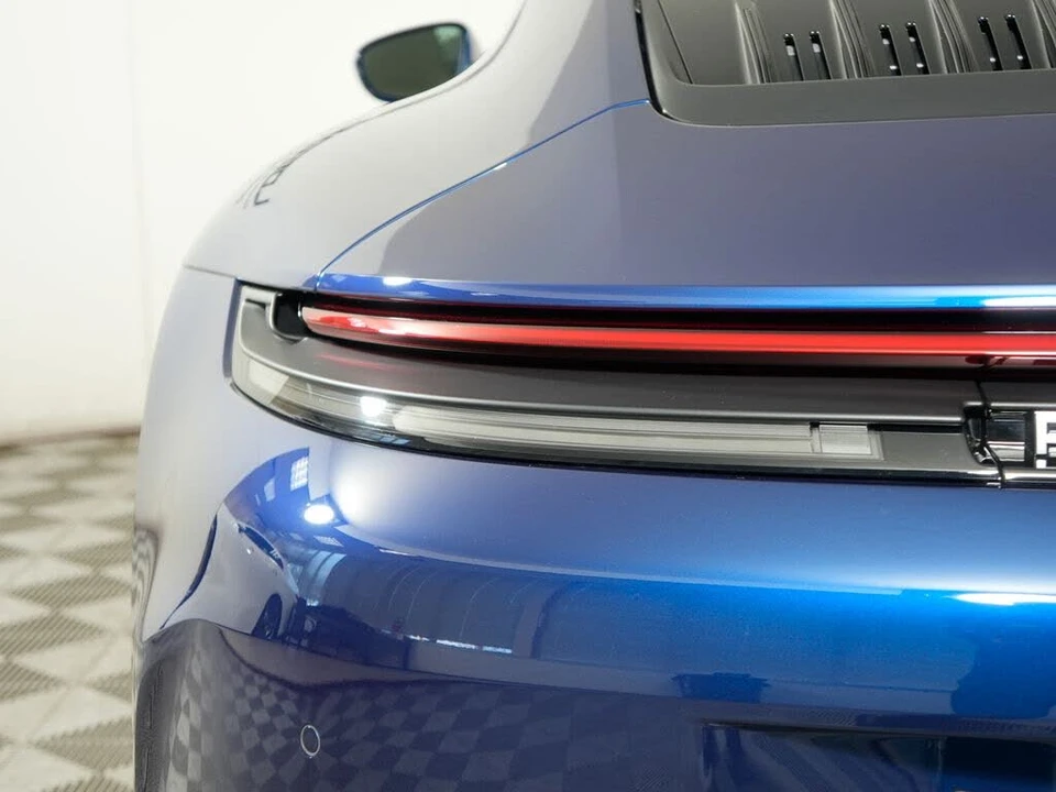 2025 Porsche 992 Carrera - Image 13 of 31
