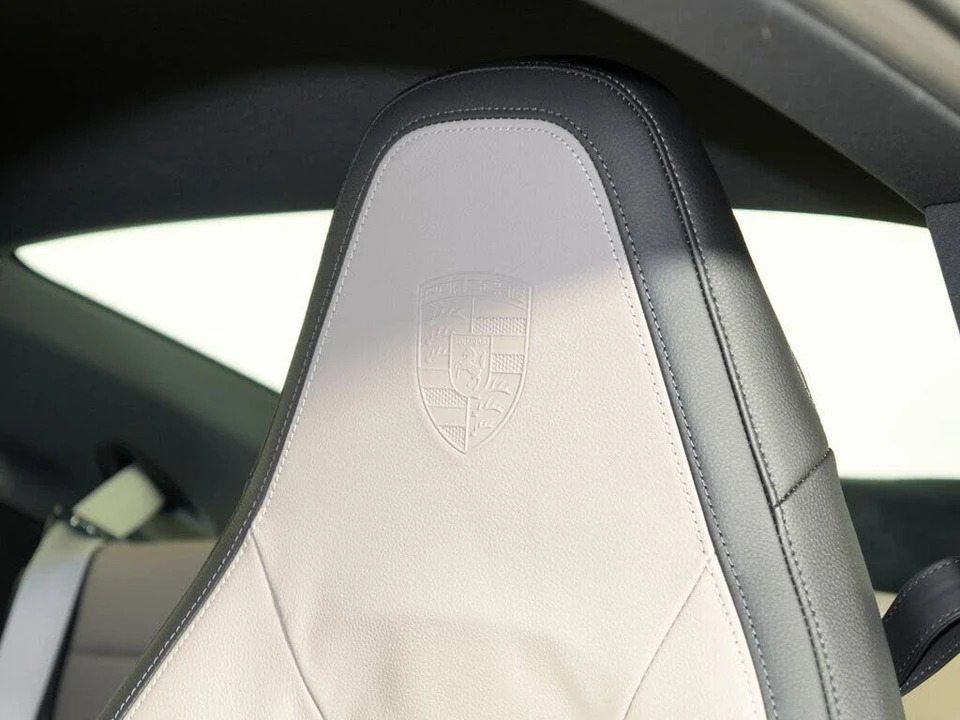 2025 Porsche 992 Carrera - Image 24 of 31