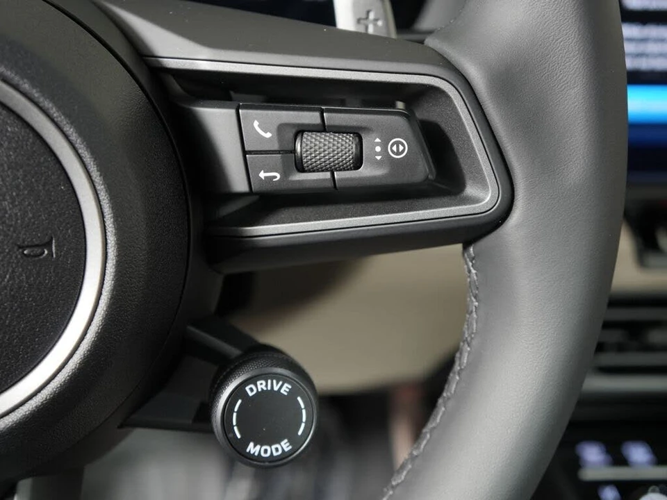 2025 Porsche 992 Carrera - Image 30 of 31