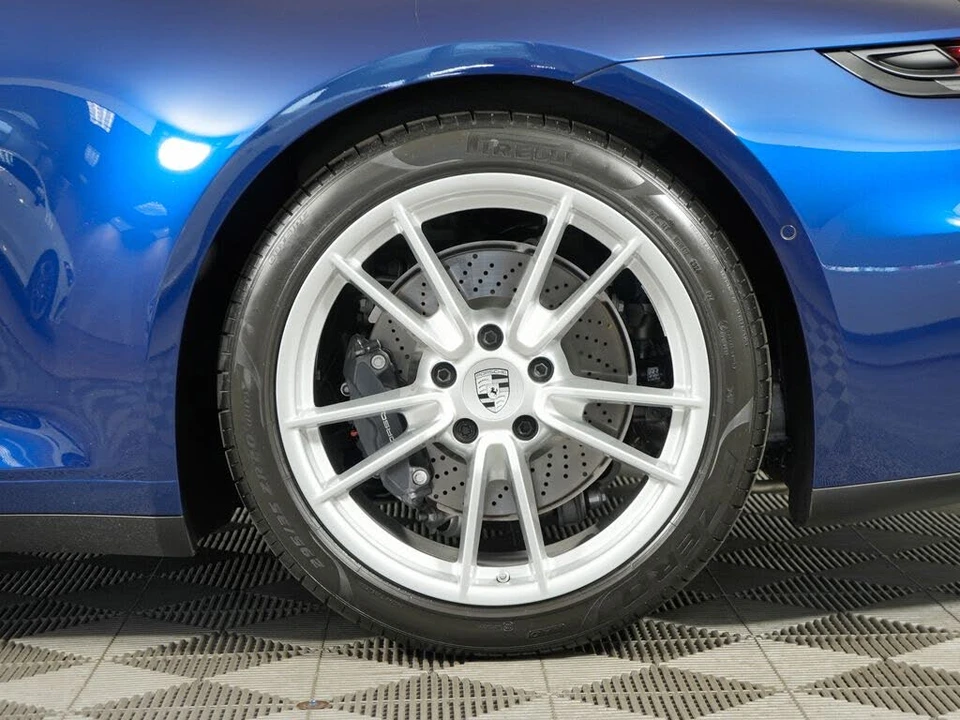 2025 Porsche 992 Carrera - Image 17 of 31