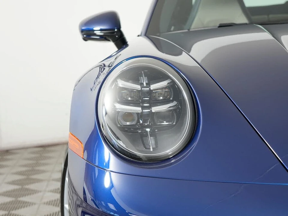 2025 Porsche 992 Carrera - Image 11 of 31