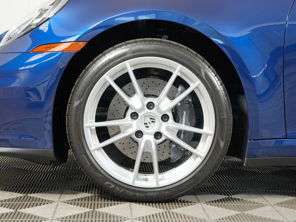 2025 Porsche 992 Carrera - Image 16 of 31