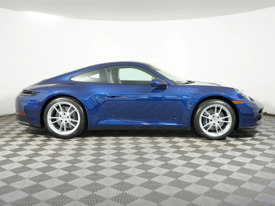 2025 Porsche 992 Carrera - Image 8 of 31