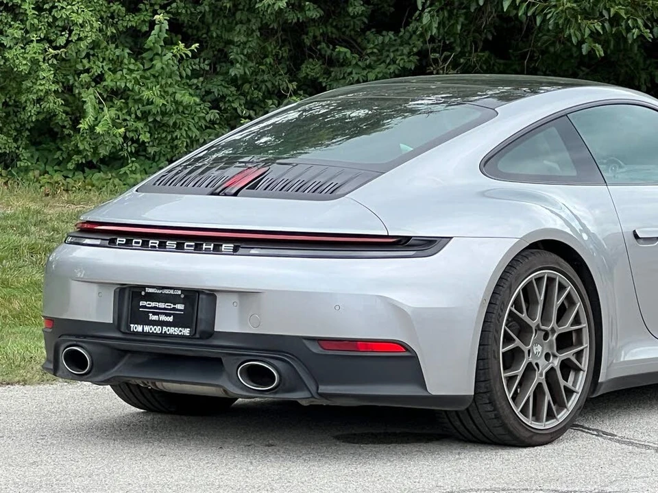 2025 Porsche 992 Carrera - Image 10 of 31