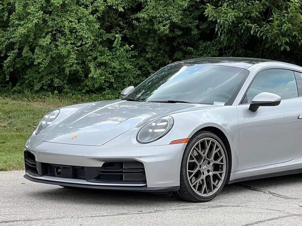 2025 Porsche 992 Carrera - Image 13 of 31