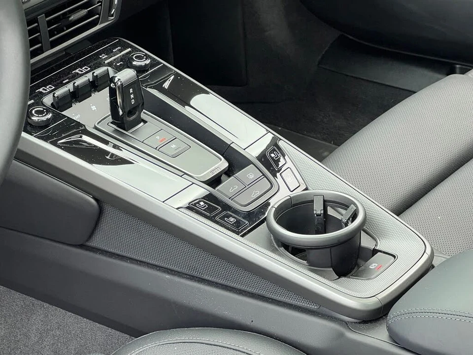 2025 Porsche 992 Carrera - Image 27 of 31