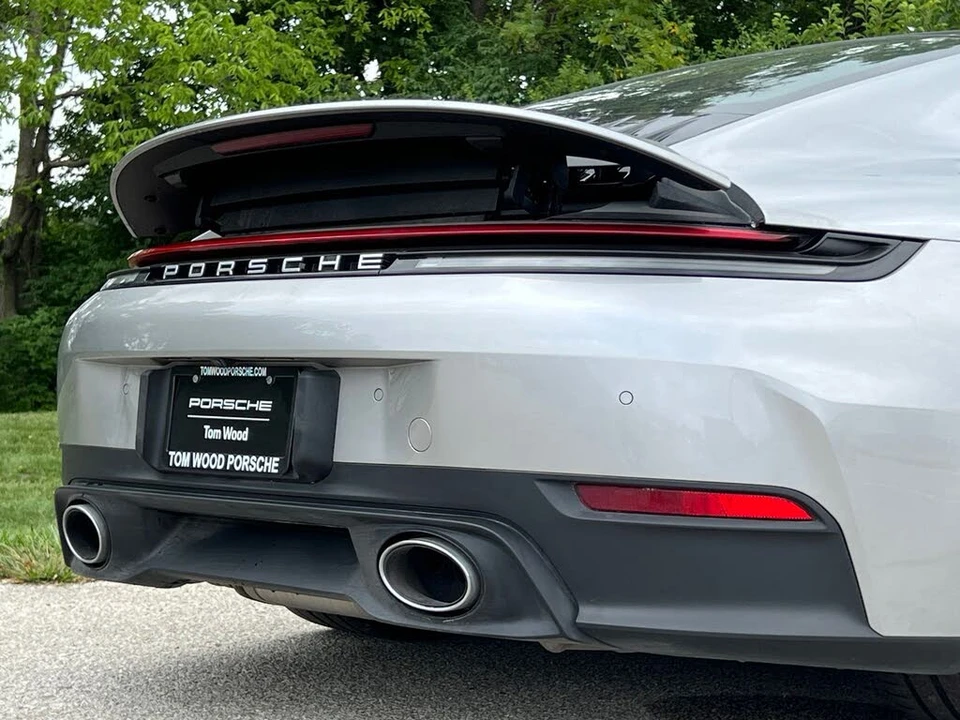 2025 Porsche 992 Carrera - Image 11 of 31