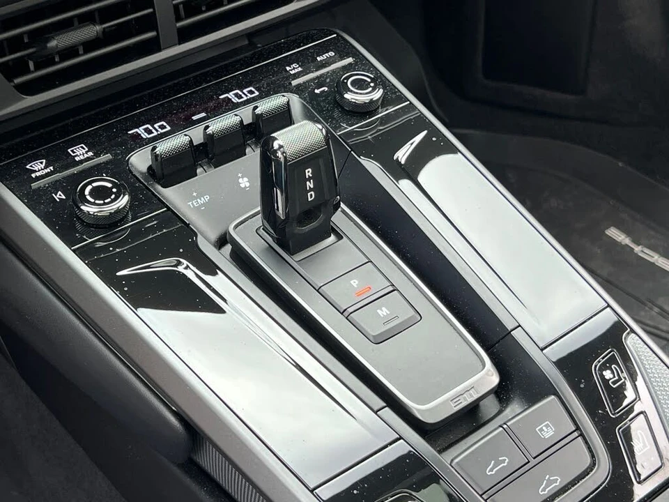 2025 Porsche 992 Carrera - Image 28 of 31