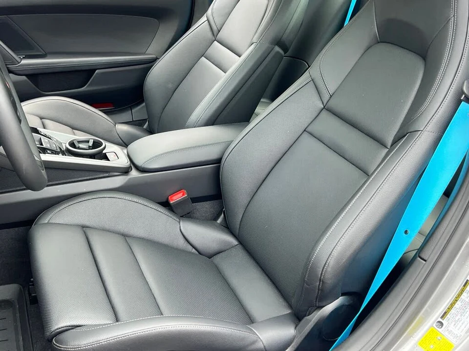 2025 Porsche 992 Carrera - Image 5 of 31