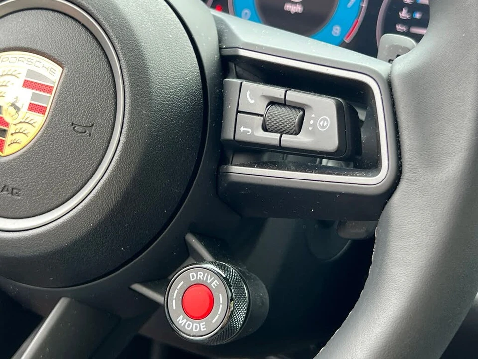 2025 Porsche 992 Carrera - Image 23 of 31