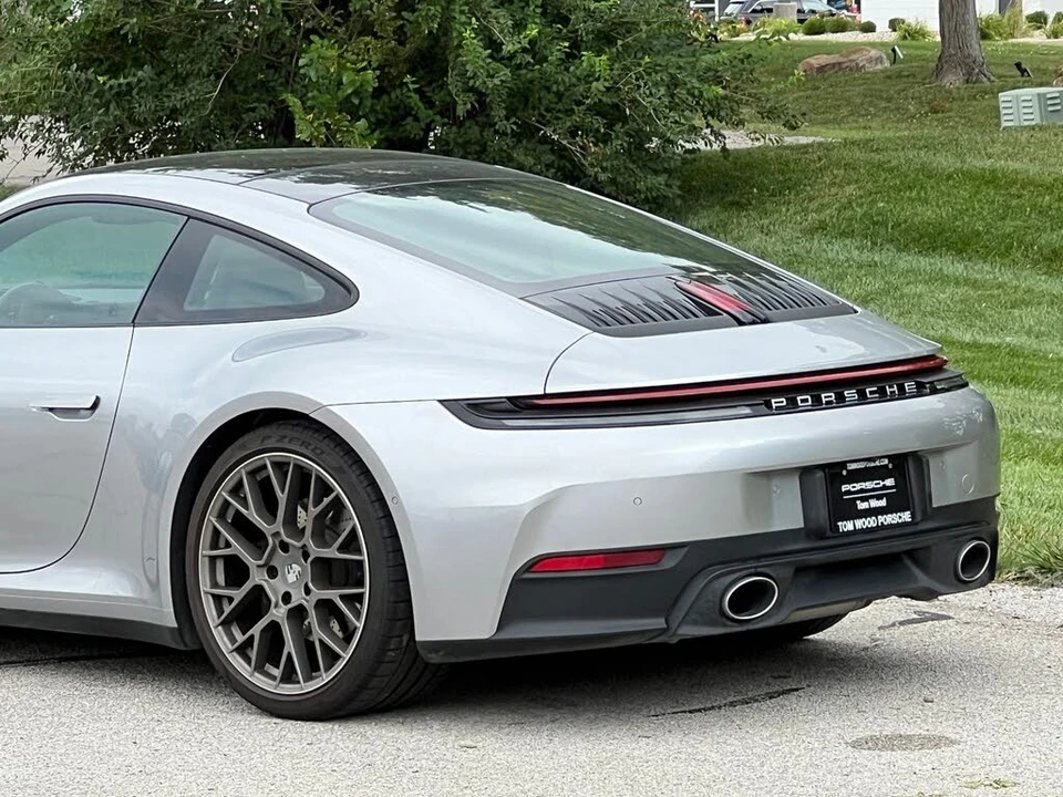 2025 Porsche 992 Carrera - Image 9 of 31