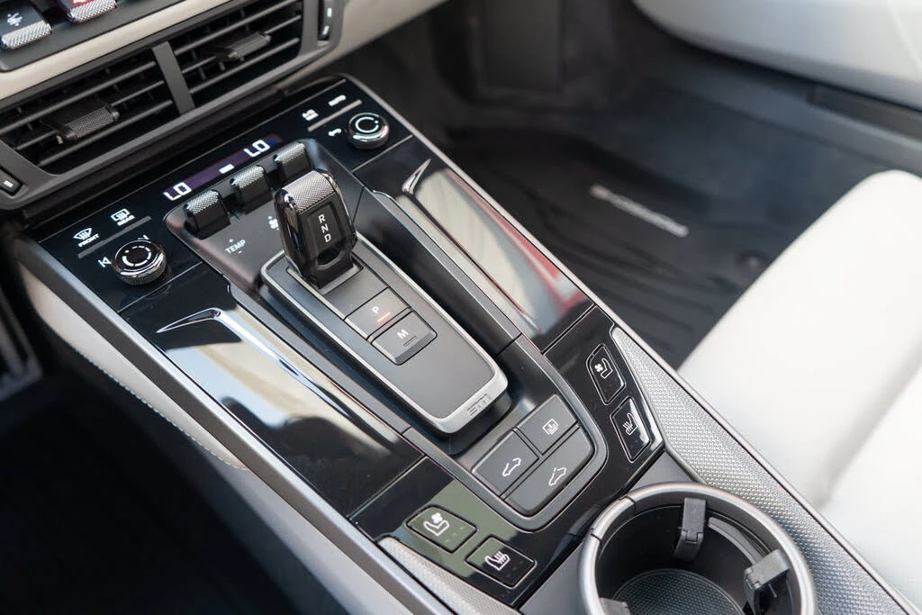 2025 Porsche 992 Carrera - Image 25 of 31