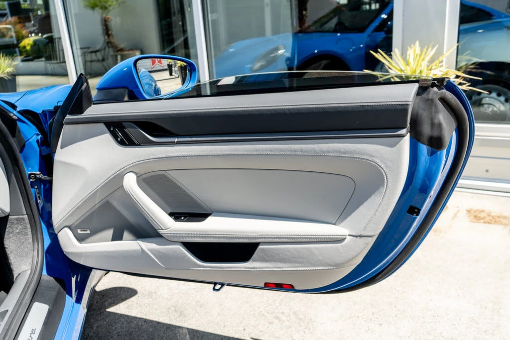 2025 Porsche 992 Carrera - Image 28 of 31