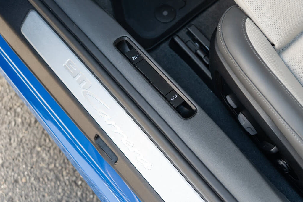 2025 Porsche 992 Carrera - Image 13 of 31