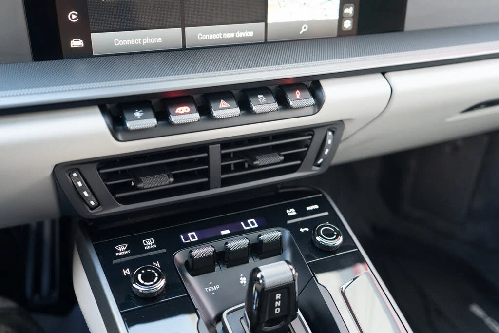 2025 Porsche 992 Carrera - Image 24 of 31