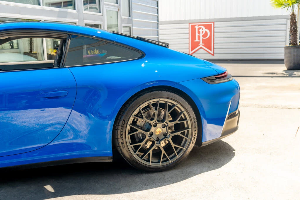 2025 Porsche 992 Carrera - Image 5 of 31