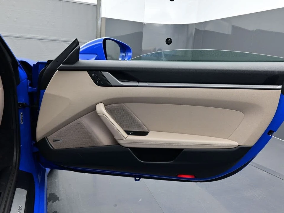 2025 Porsche 992 Carrera - Image 16 of 28
