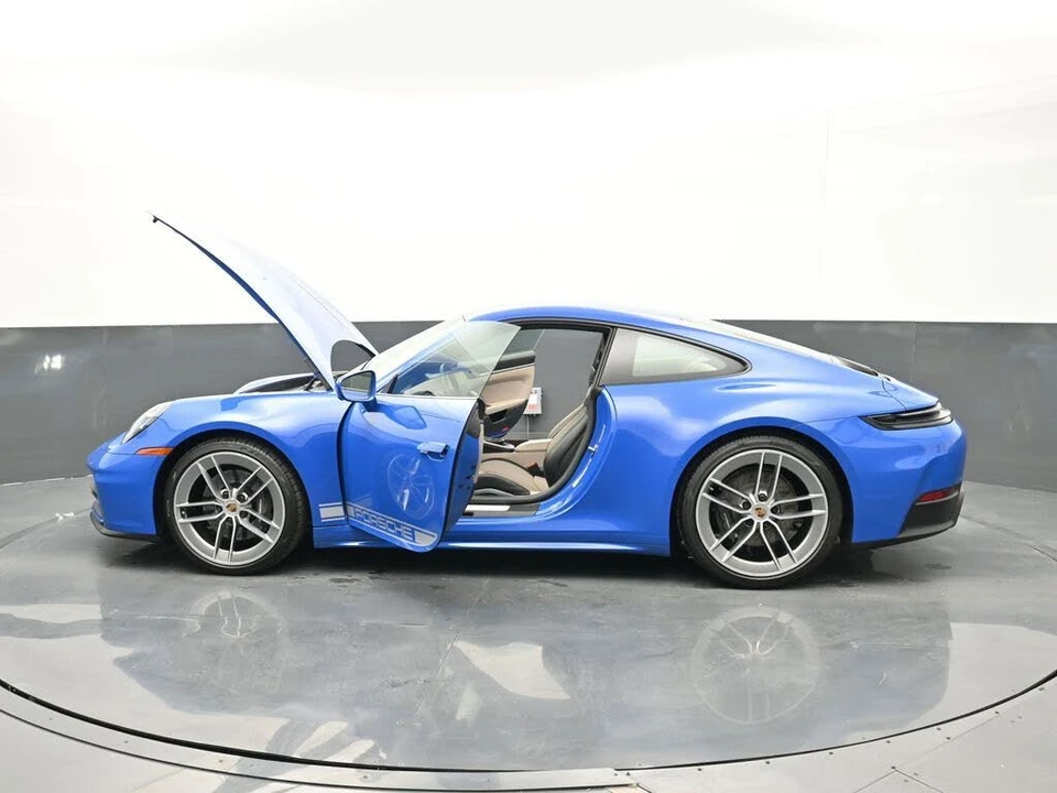 2025 Porsche 992 Carrera - Image 25 of 28