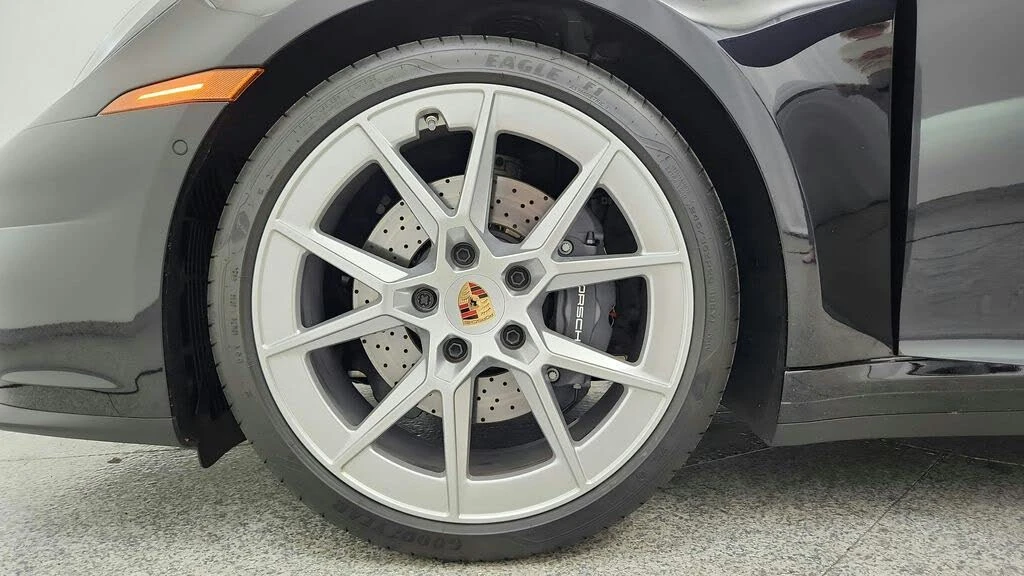 2025 Porsche 992 Carrera - Image 13 of 31