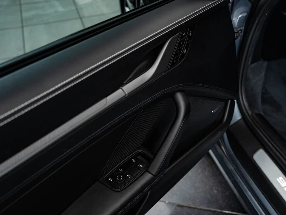 2025 Porsche 992 Carrera - Image 24 of 31