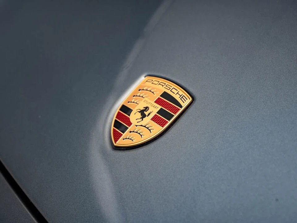 2025 Porsche 992 Carrera - Image 13 of 31