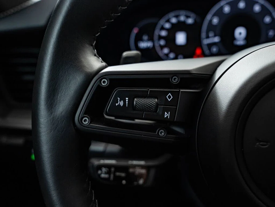 2025 Porsche 992 Carrera - Image 27 of 31