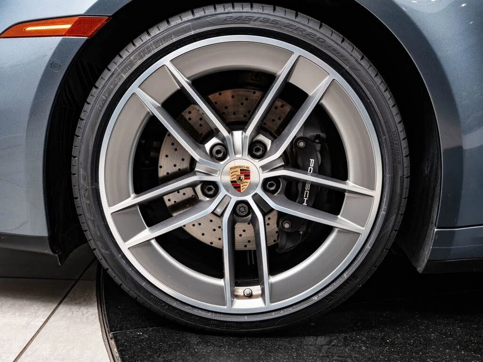 2025 Porsche 992 Carrera - Image 12 of 31