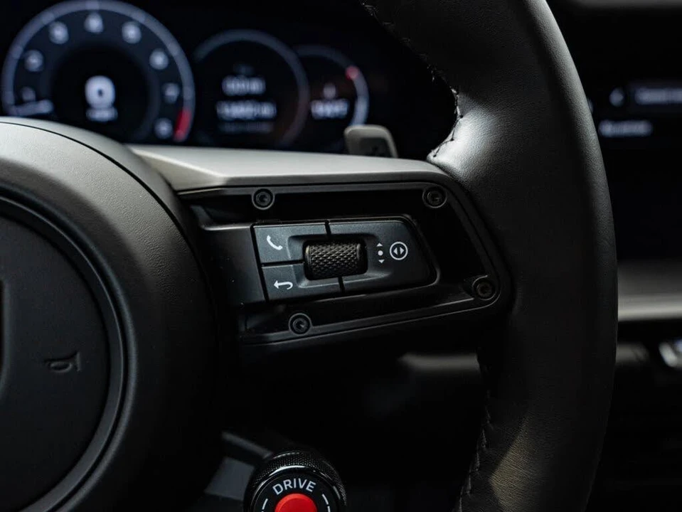 2025 Porsche 992 Carrera - Image 28 of 31