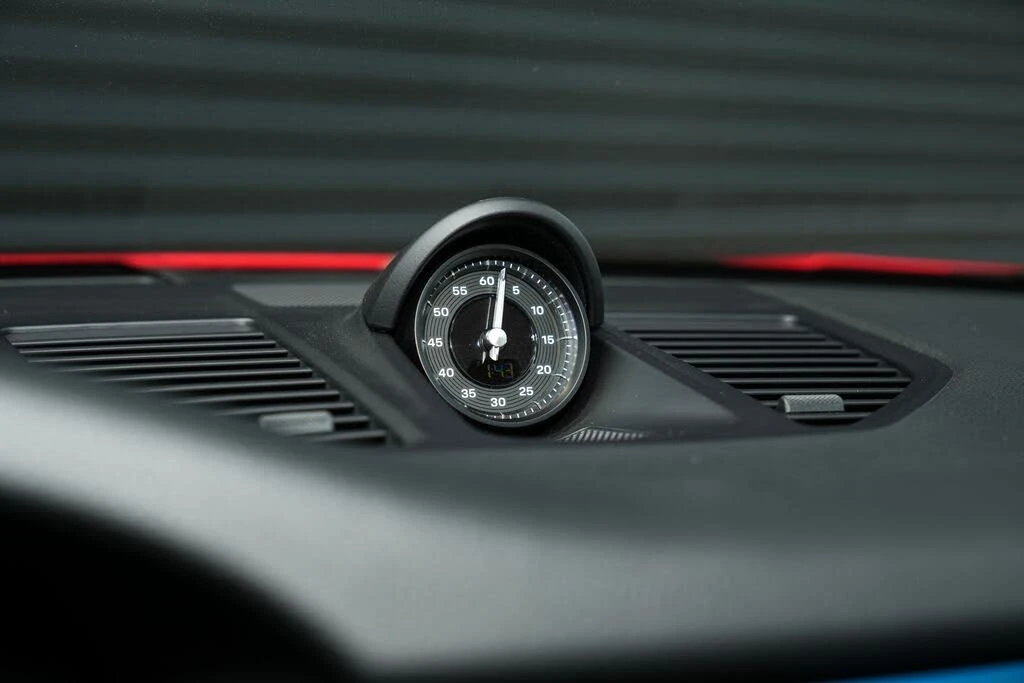 2025 Porsche 992 Carrera - Image 25 of 31