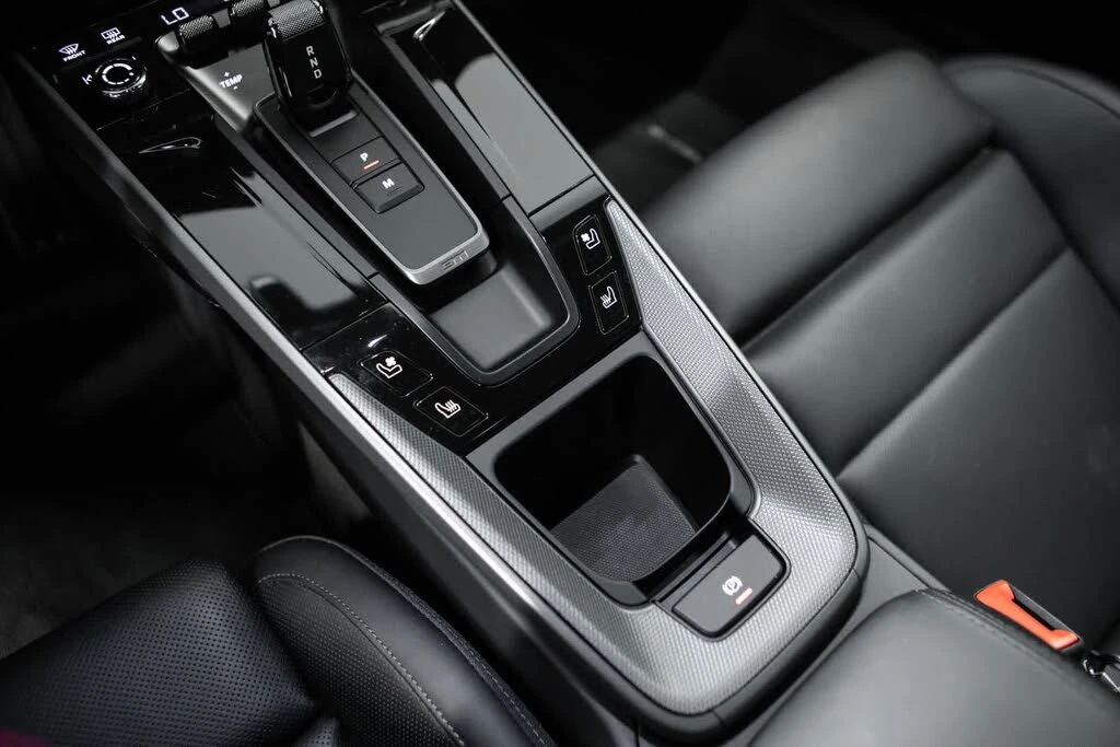 2025 Porsche 992 Carrera - Image 25 of 31