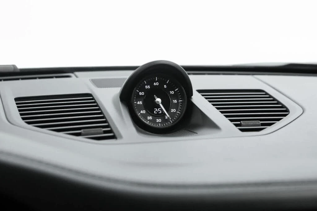 2025 Porsche 992 Carrera - Image 27 of 31