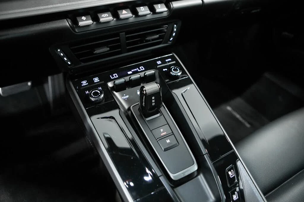 2025 Porsche 992 Carrera - Image 23 of 31