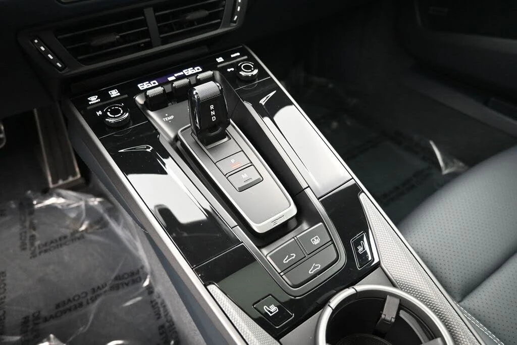2025 Porsche 992 Carrera - Image 10 of 31