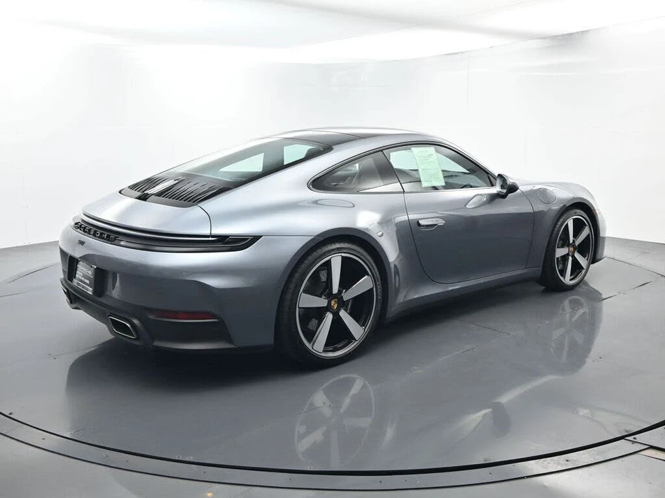 2025 Porsche 992 Carrera - Image 15 of 31