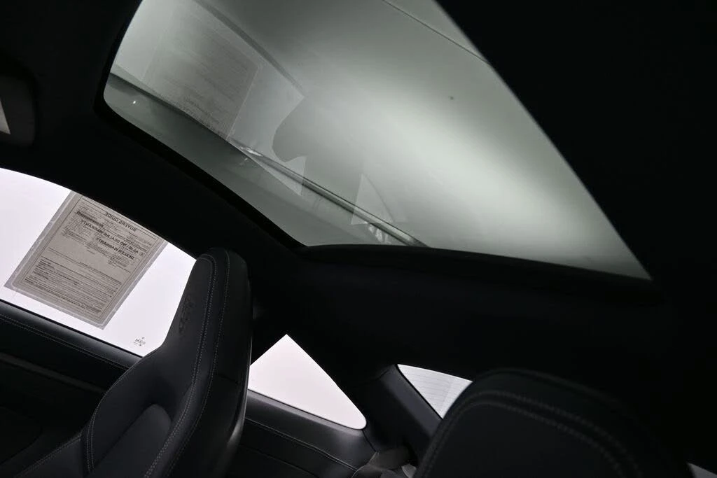 2025 Porsche 992 Carrera - Image 22 of 31