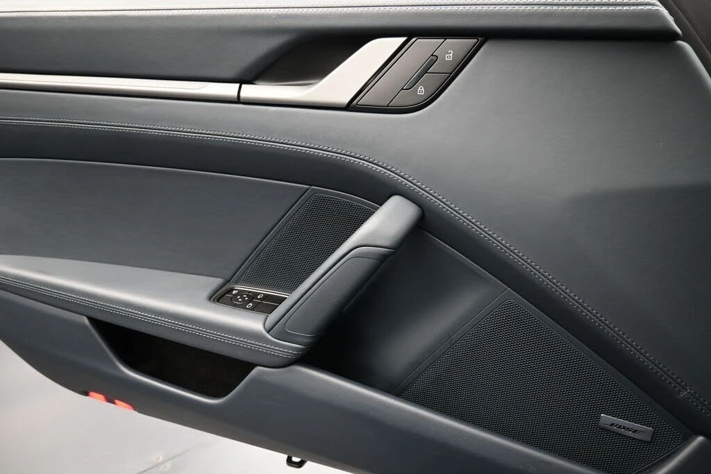 2025 Porsche 992 Carrera - Image 12 of 31