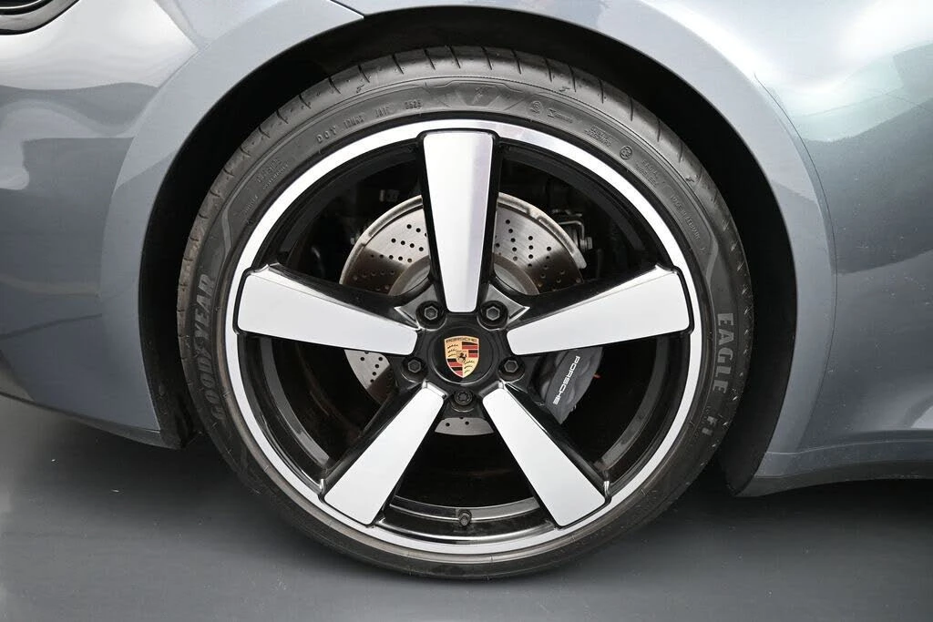 2025 Porsche 992 Carrera - Image 30 of 31