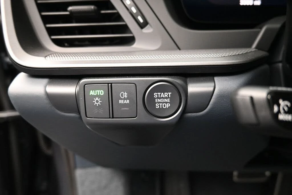 2025 Porsche 992 Carrera - Image 11 of 31