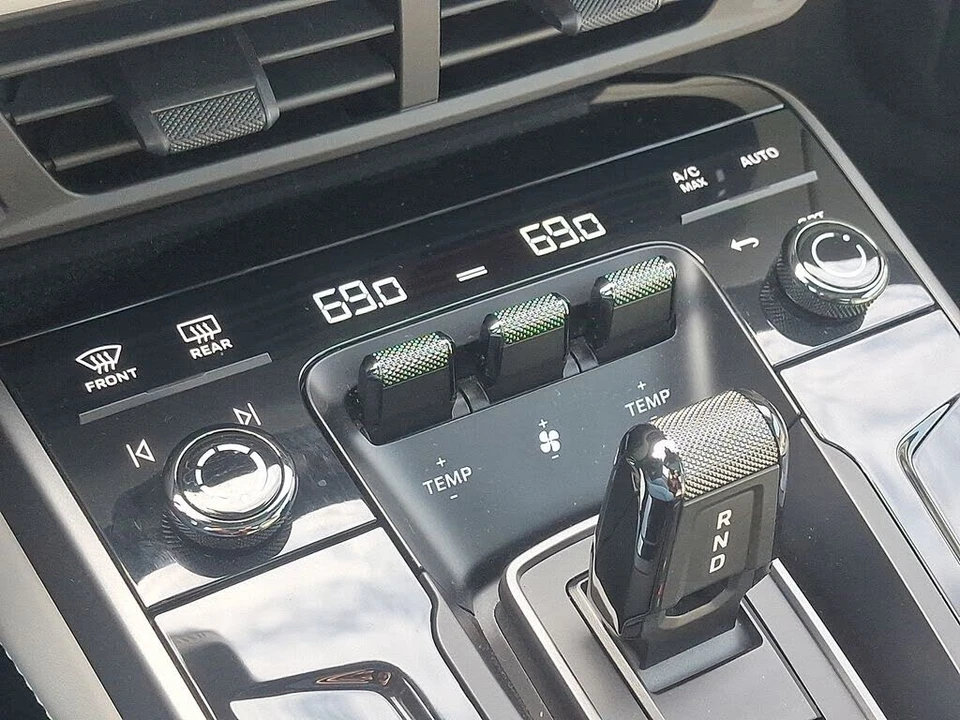 2025 Porsche 992 Carrera - Image 16 of 31