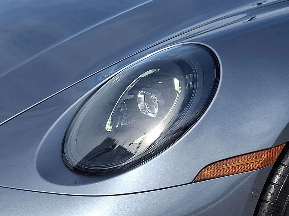 2025 Porsche 992 Carrera - Image 11 of 31