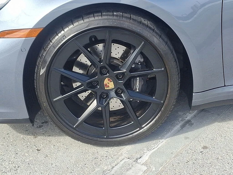 2025 Porsche 992 Carrera - Image 10 of 31