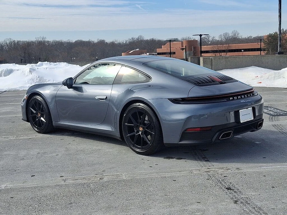 2025 Porsche 992 Carrera - Image 3 of 31
