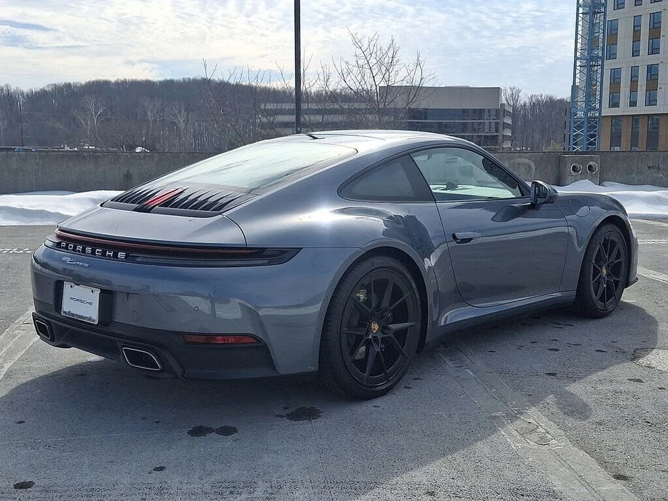 2025 Porsche 992 Carrera - Image 8 of 31