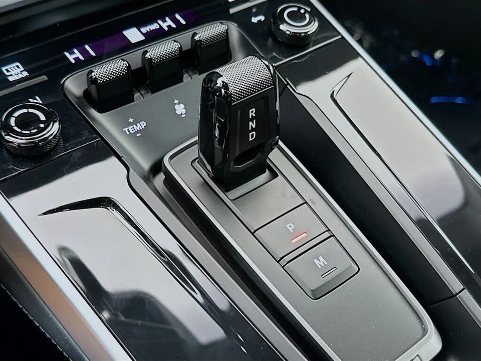 2025 Porsche 992 Carrera - Image 18 of 31