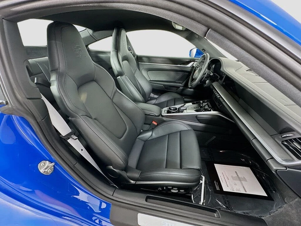 2025 Porsche 992 Carrera - Image 28 of 31