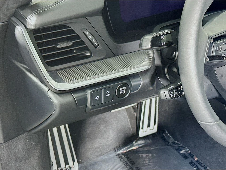 2025 Porsche 992 Carrera - Image 11 of 31
