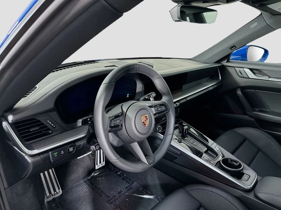 2025 Porsche 992 Carrera - Image 4 of 31