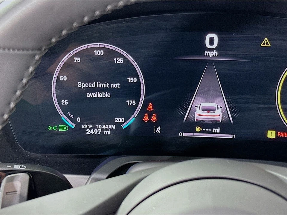 2025 Porsche 992 Carrera - Image 13 of 31